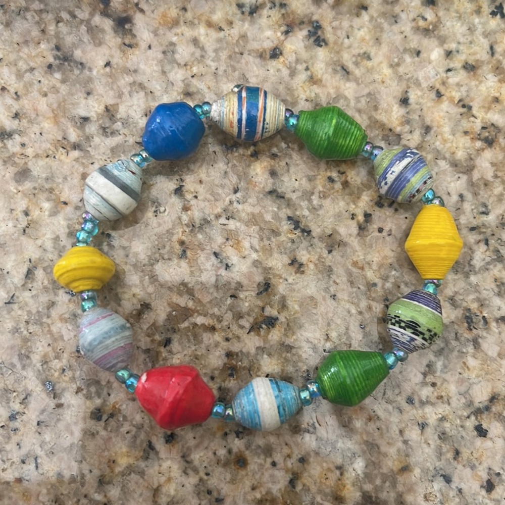 Paper bead bracelet - Picture 2 of 2
